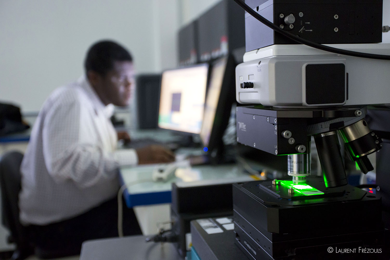 Microscope de précision plateforme Gala à Castres