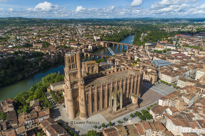 Photo par drone dans le Tarn. La cathédrale d'Albi inscrite au patrimoine de l'UNESCO